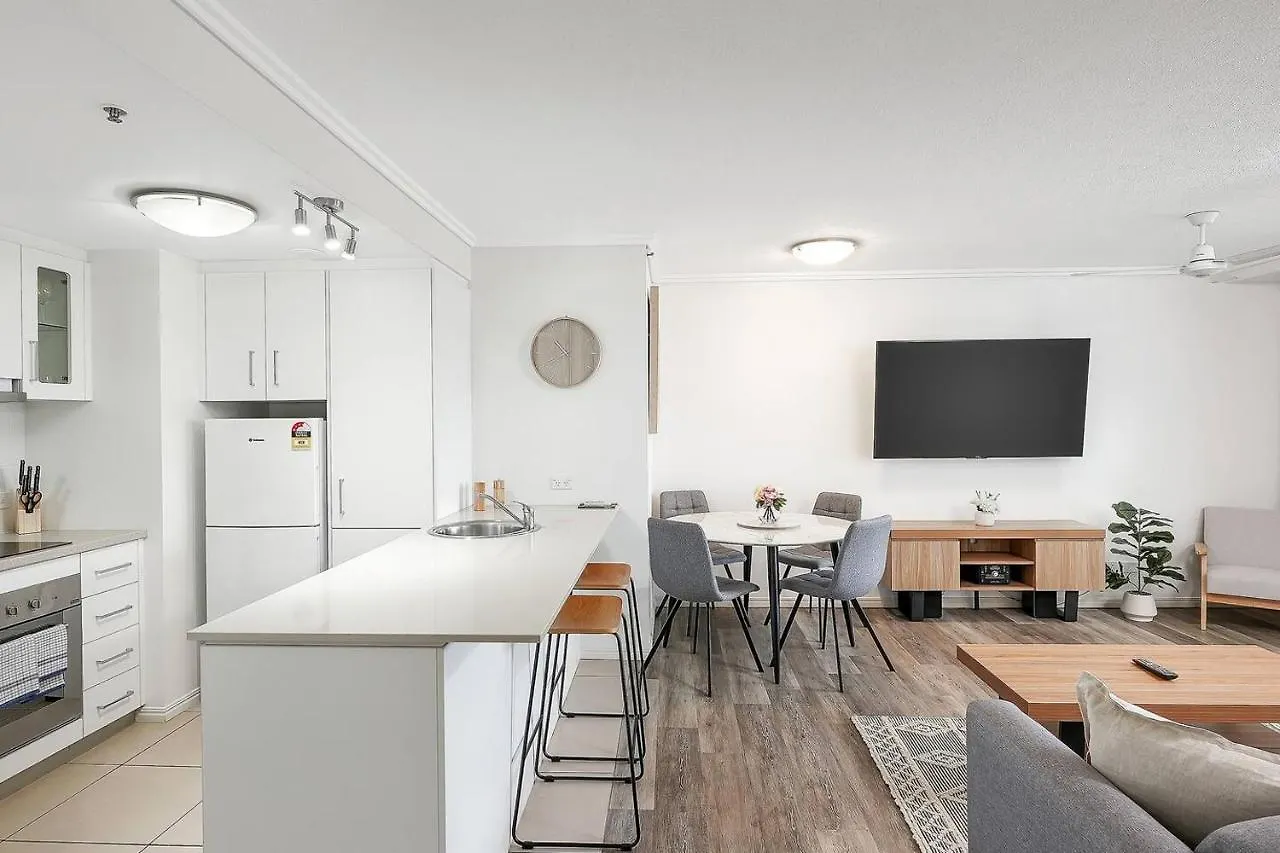 'The Sand Dollar' Central Cairns Chic Studio